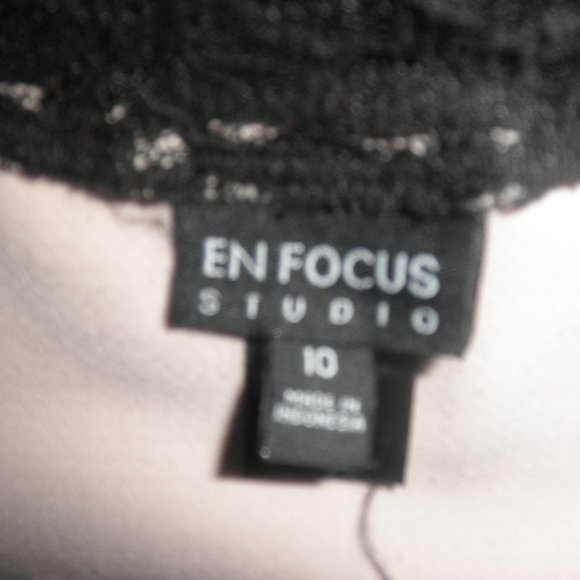 EN FOCUS STUDIO SIZE 10 - Picture 3 of 4